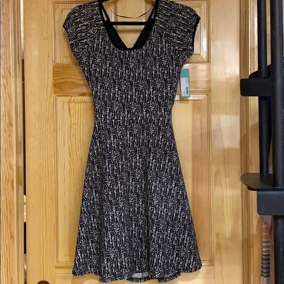 Brand new, black and white patterned dress - Picture 2 of 6